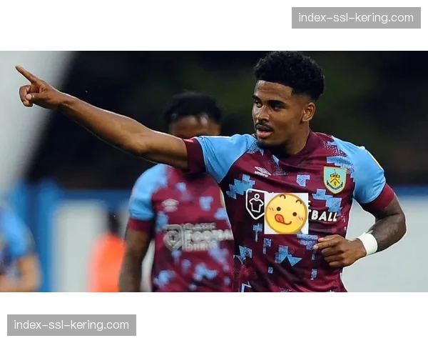 特写时刻：终场哨响，率领球队惊险保级的伯恩利主帅孔帕尼激动跪地