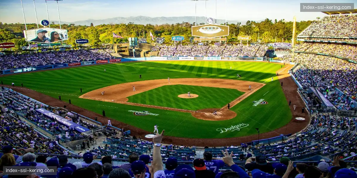 🏀 球员与场边患病小球迷互动，体育温暖人心，热血共振全家！👧